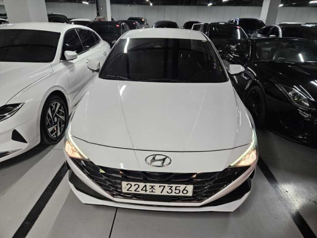 HYUNDAI Avante - Vista 2