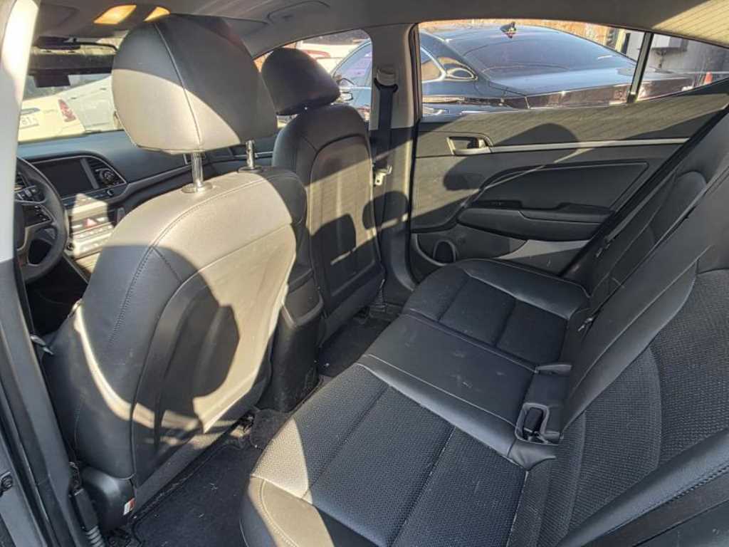 HYUNDAI Avante - Vista 11