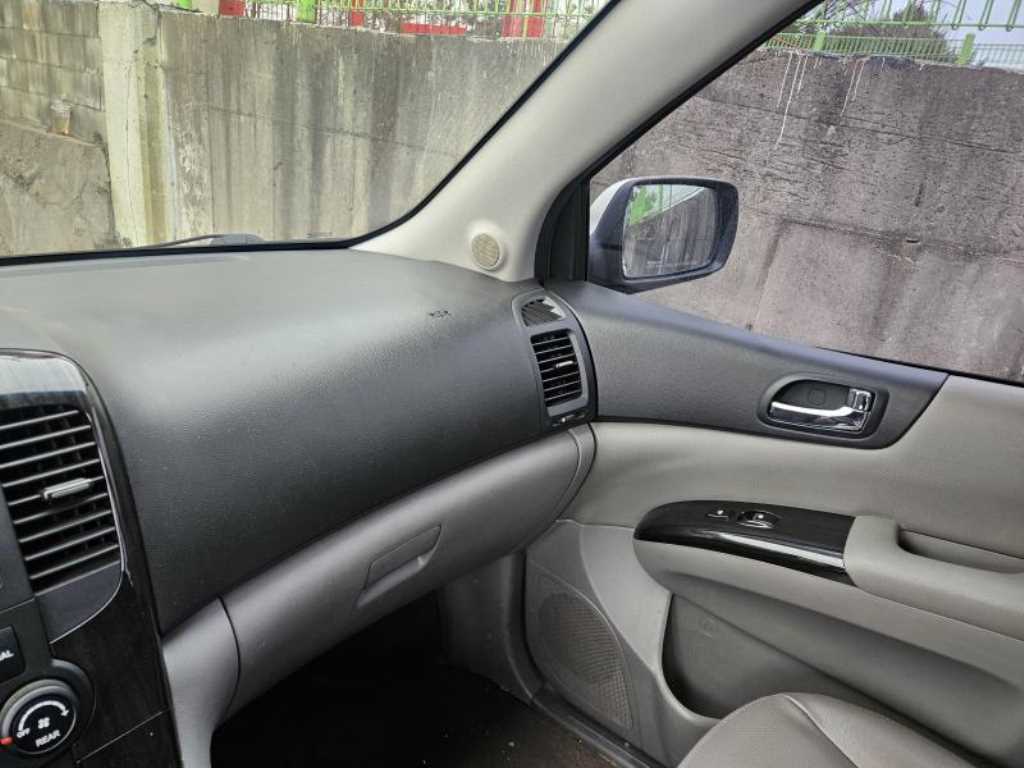 KIA Carnival - Vista 9