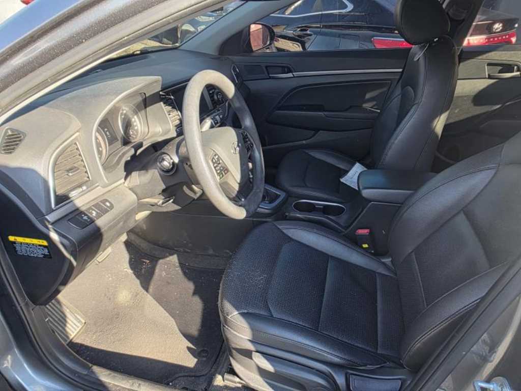 HYUNDAI Avante - Vista 12