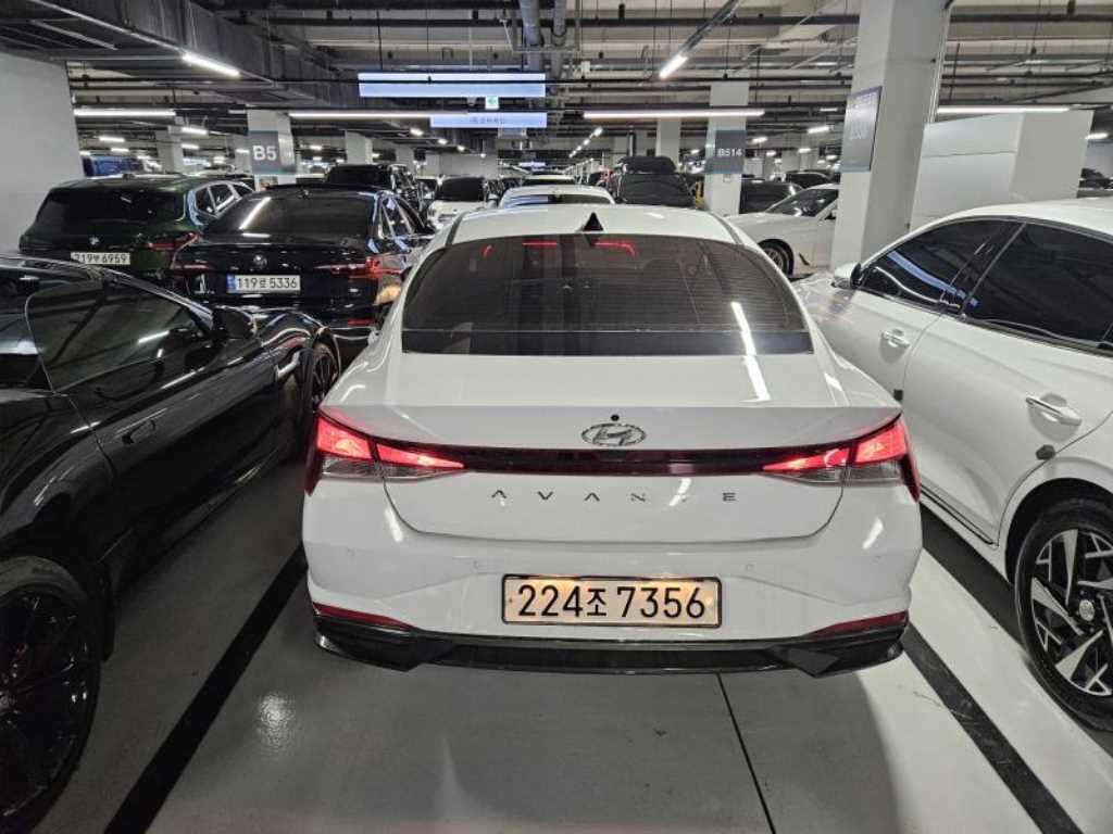 HYUNDAI Avante - Vista 4