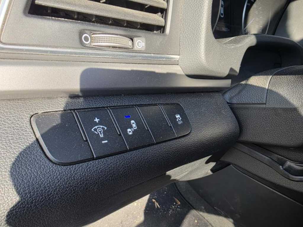 HYUNDAI Avante - Vista 8