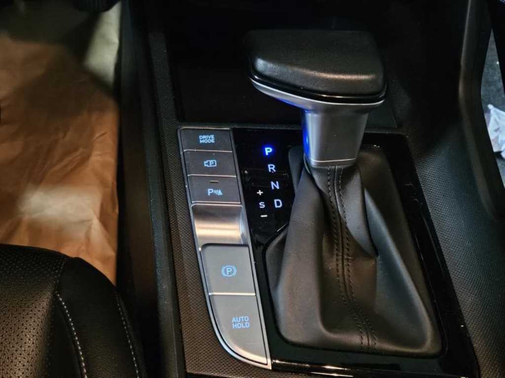 HYUNDAI Avante - Vista 9