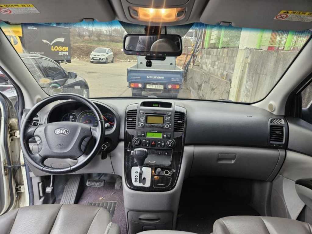 KIA Carnival - Vista 11