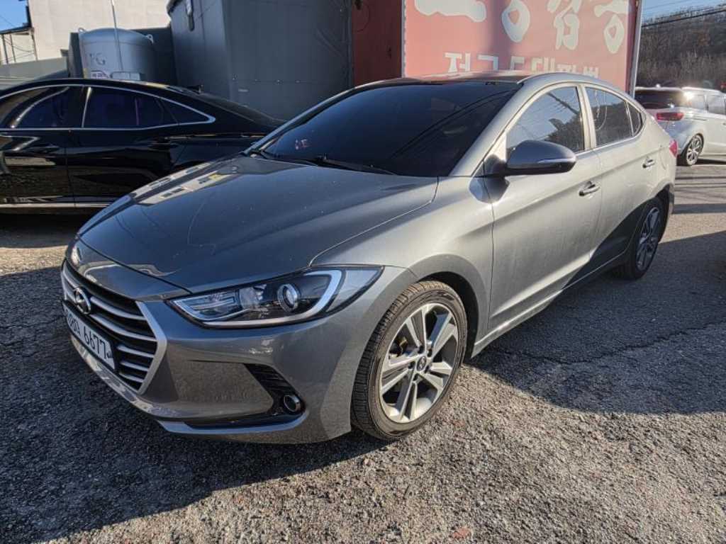 HYUNDAI Avante - Vista 3