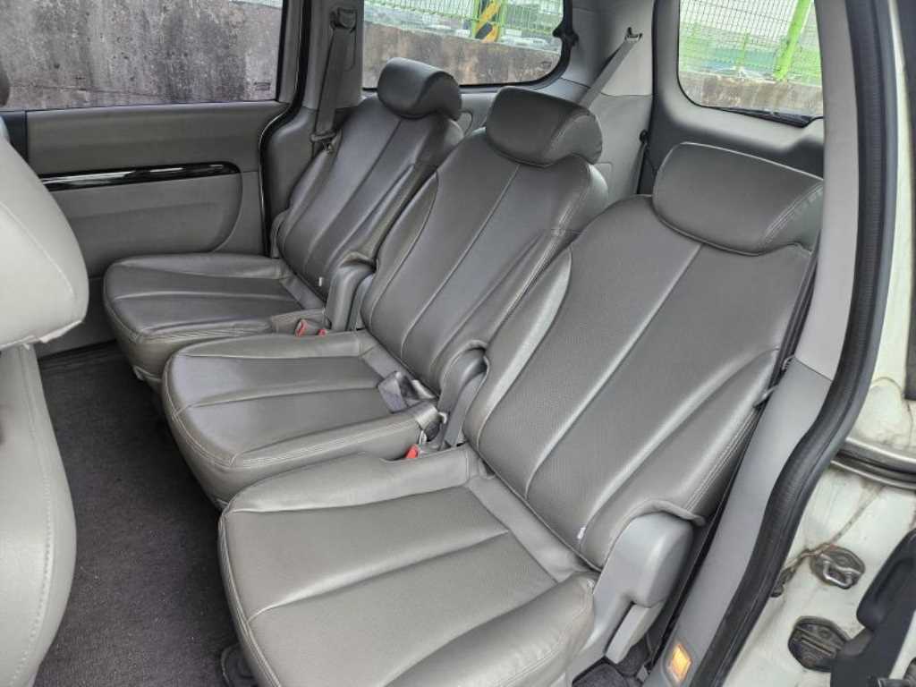 KIA Carnival - Vista 10