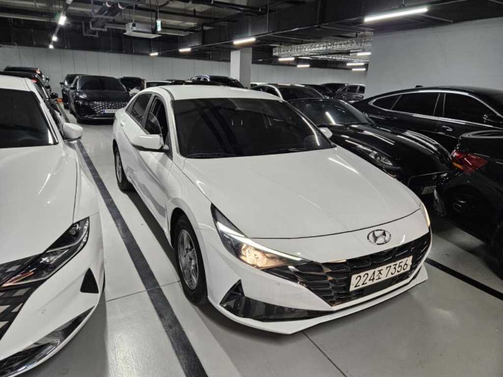 HYUNDAI Avante - Vista 3