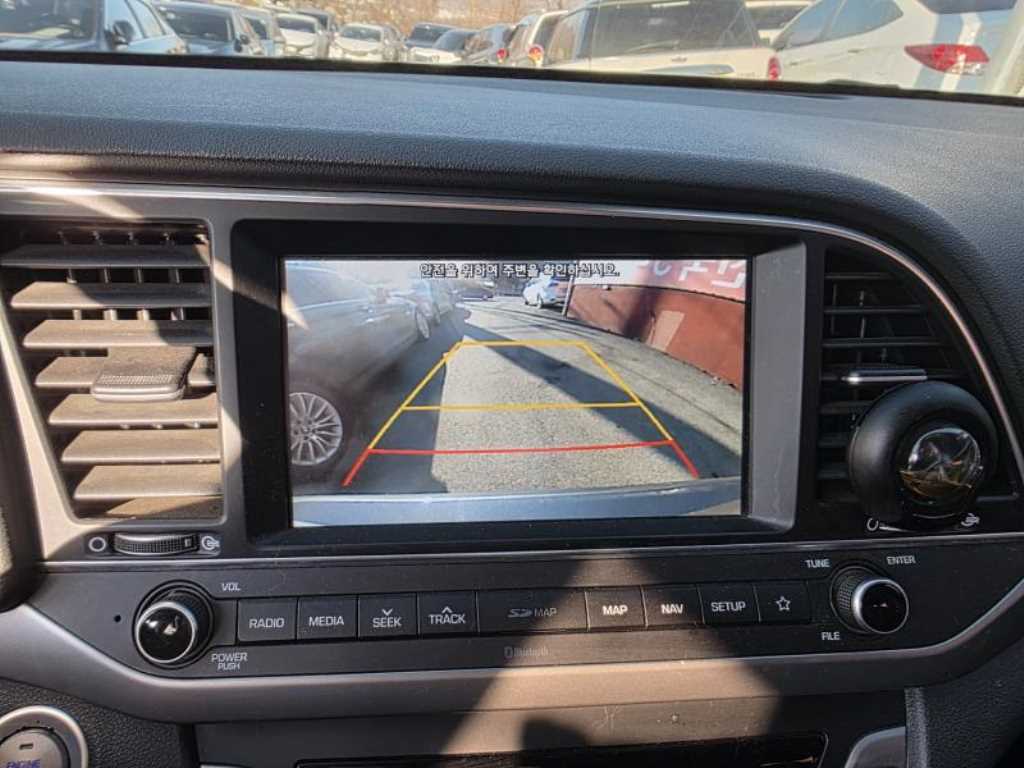 HYUNDAI Avante - Vista 7