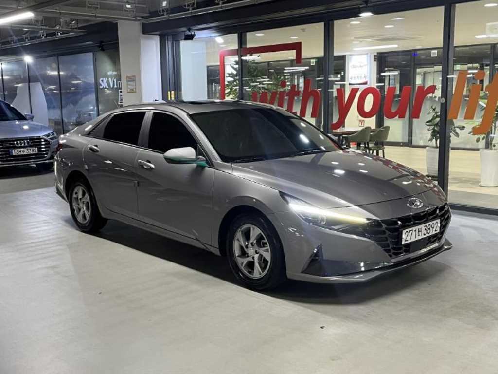 HYUNDAI Avante - Vista 2