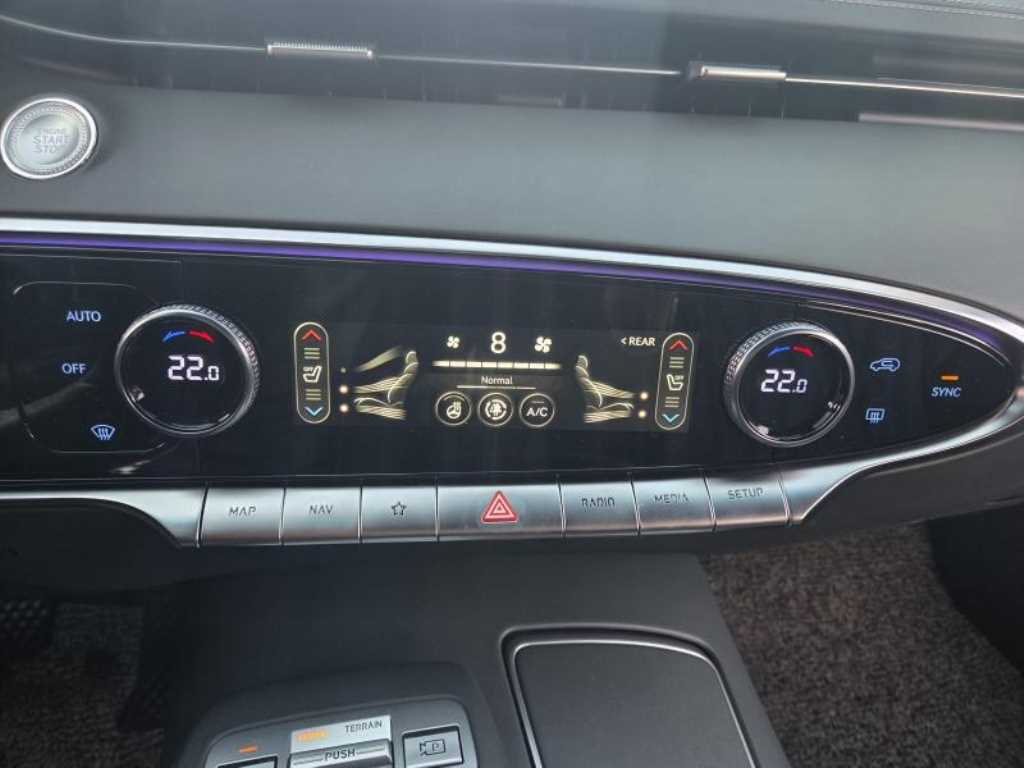 Genesis GV70 - Vista 10