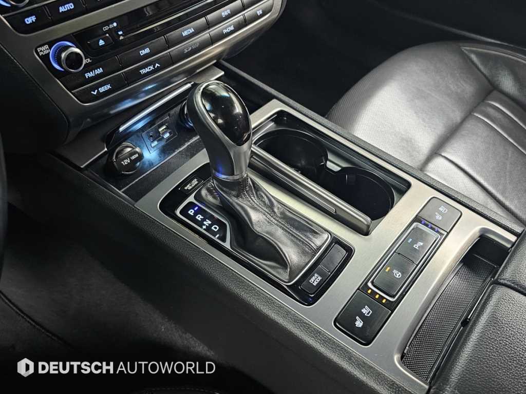 HYUNDAI Genesis - Vista 9