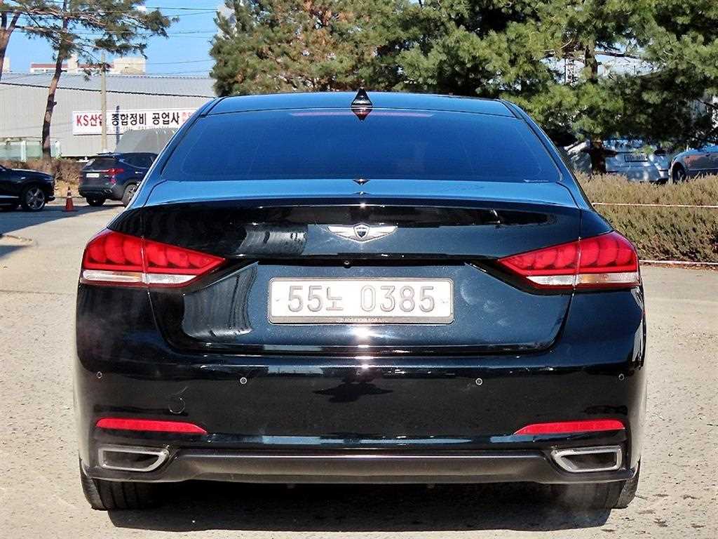 HYUNDAI Genesis - Vista 4