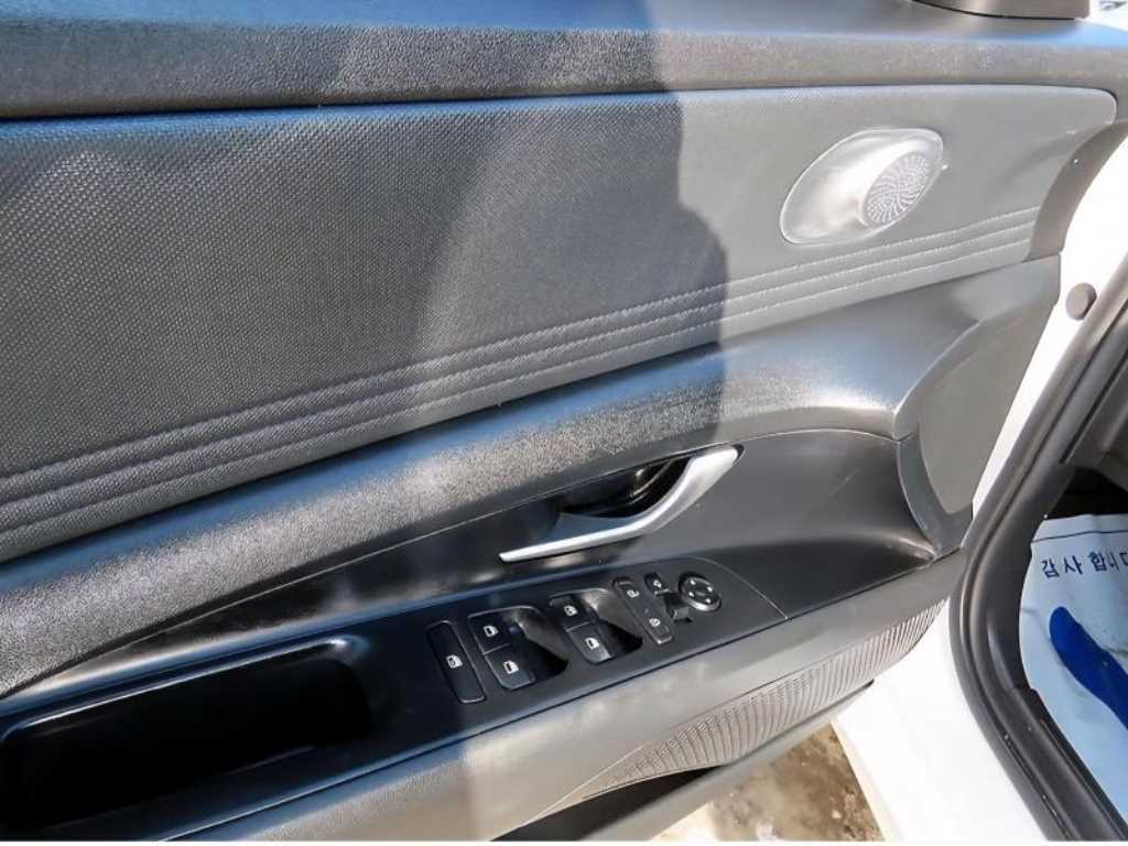 HYUNDAI Avante - Vista 10