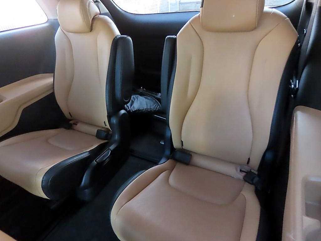KIA Carnival - Vista 7