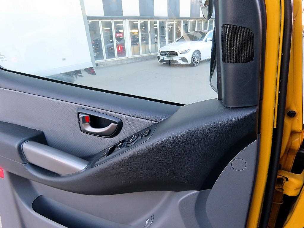 HYUNDAI Starex - Vista 12