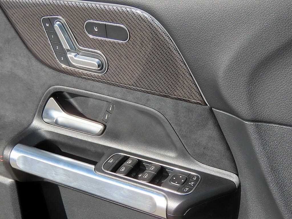 Mercedes Benz GLB Class - Vista 11