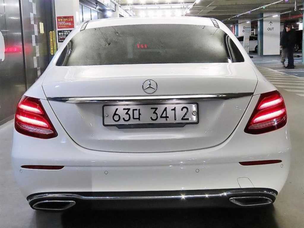 Mercedes Benz E class - Vista 5