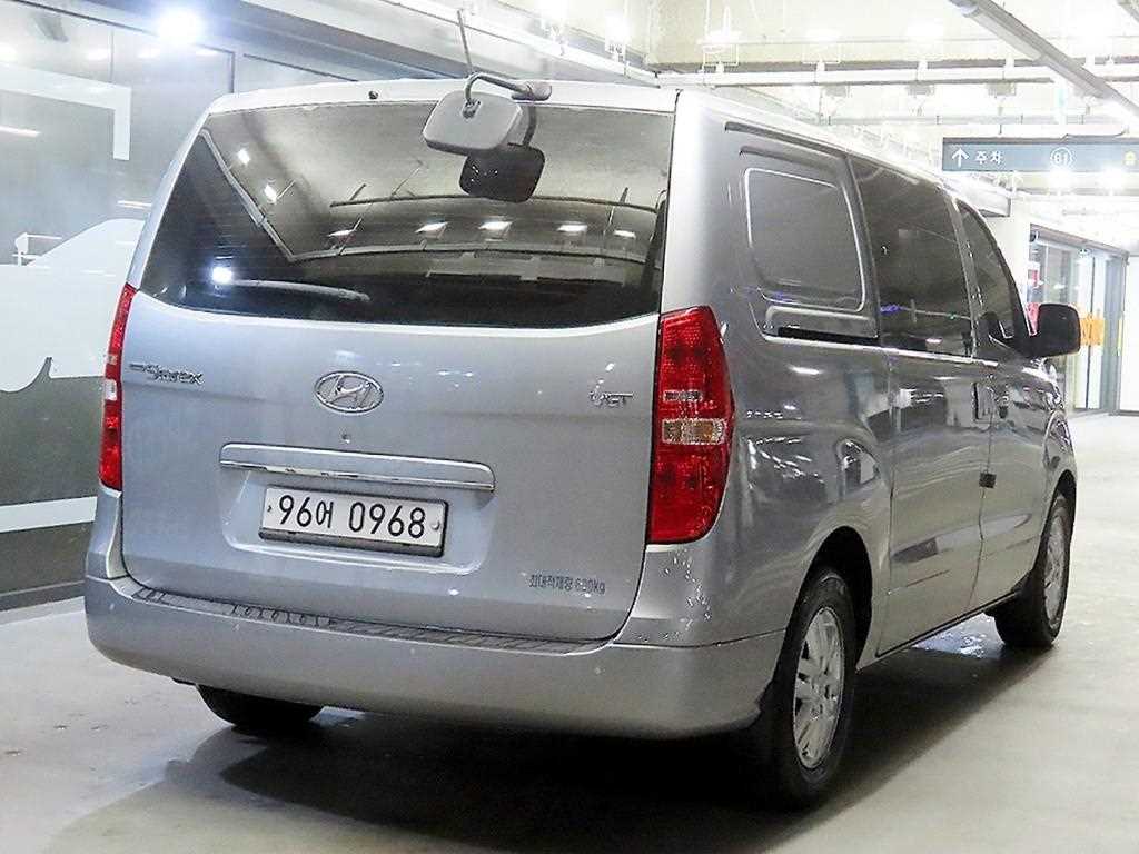 HYUNDAI Starex - Vista 4
