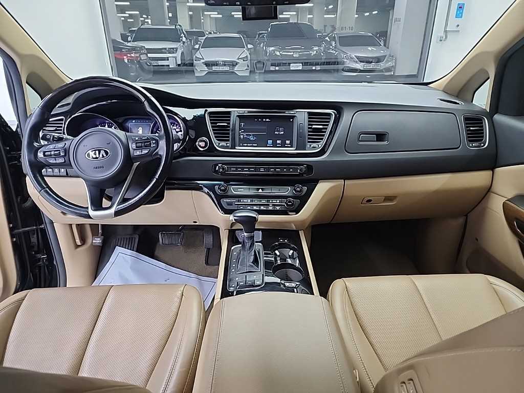 KIA Carnival - Vista 7