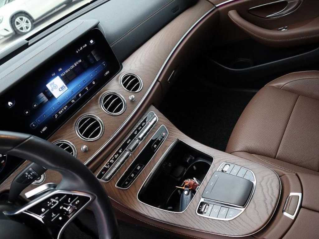 Mercedes Benz E class - Vista 10