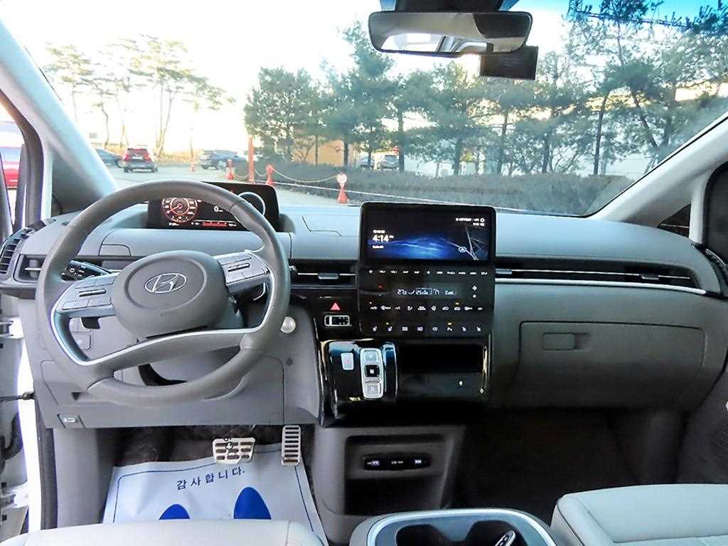 HYUNDAI Staria - Vista 8