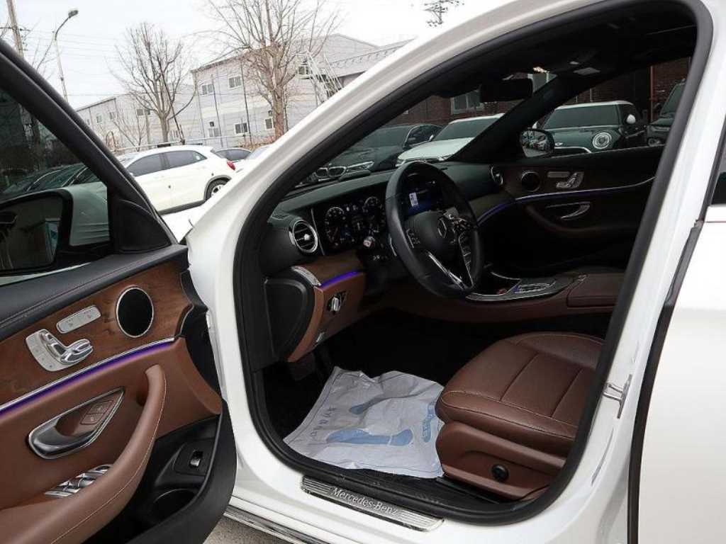 Mercedes Benz E class - Vista 6