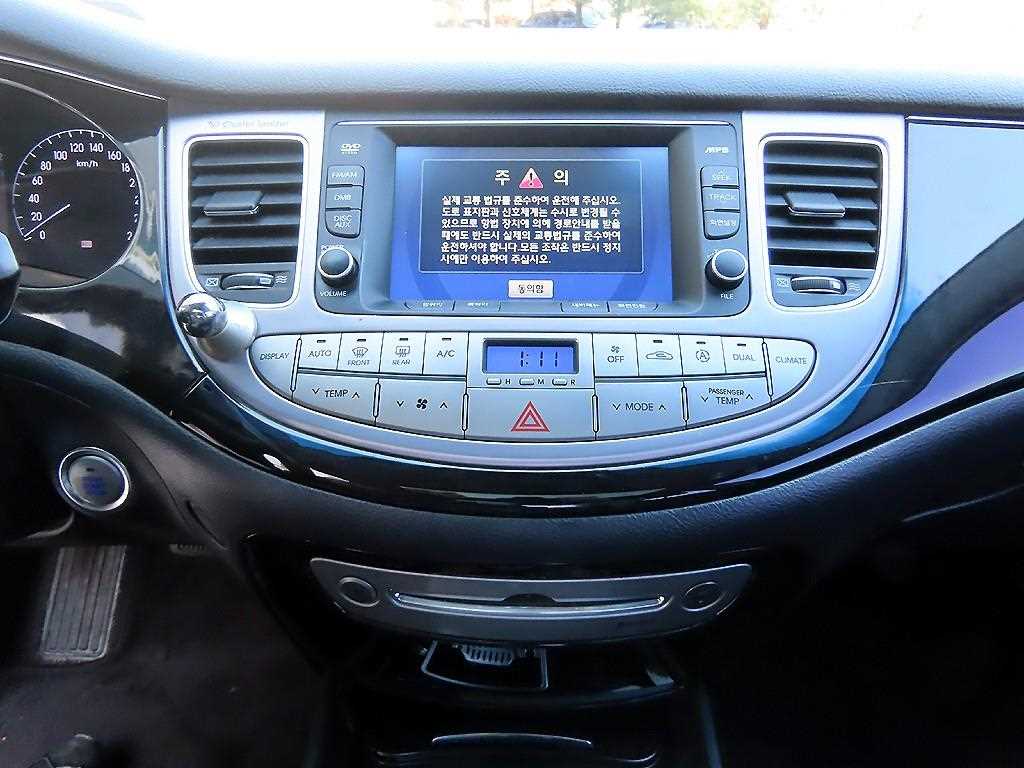 HYUNDAI Genesis - Vista 12