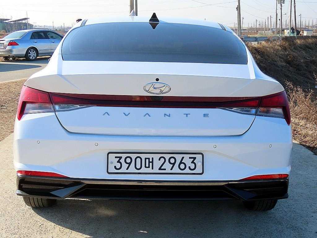 HYUNDAI Avante - Vista 4
