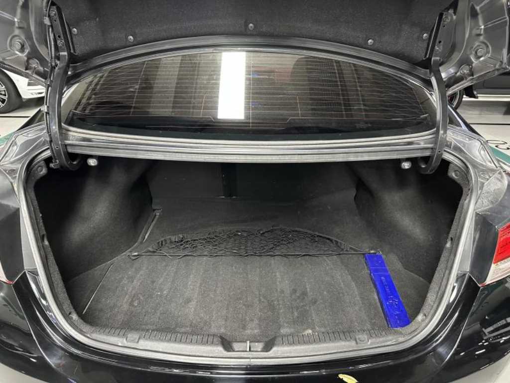 HYUNDAI Avante - Vista 7