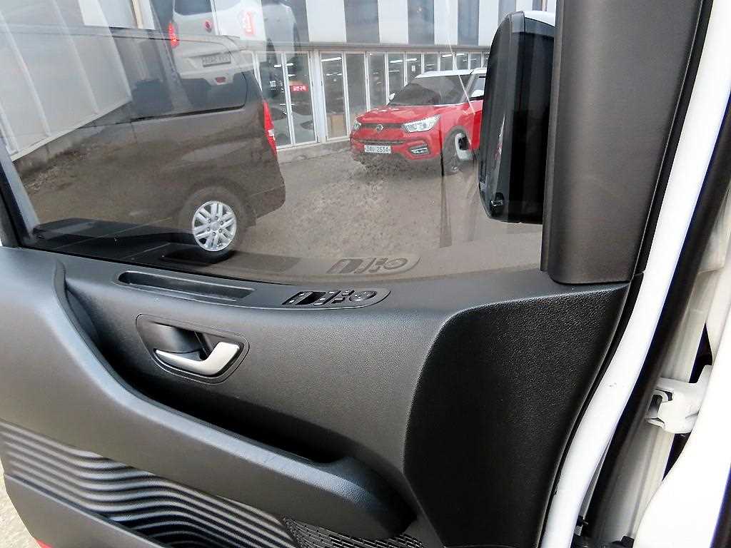 HYUNDAI Staria - Vista 11