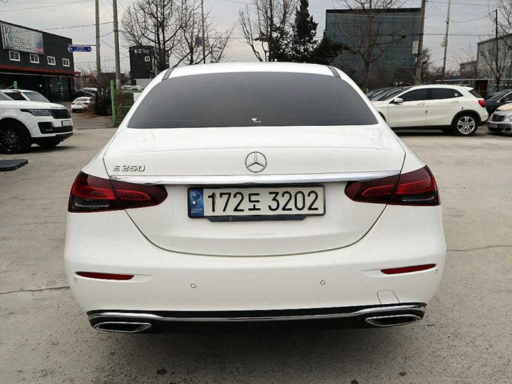 Mercedes Benz E class - Vista 5