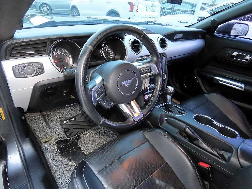 Ford Mustang - Vista 7