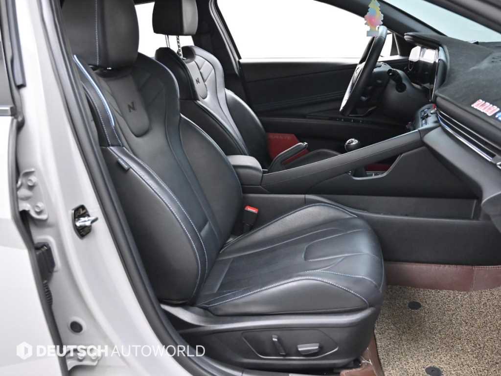 HYUNDAI Avante - Vista 10