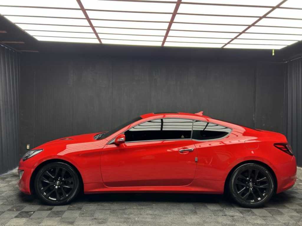 HYUNDAI Genesis - Vista 8