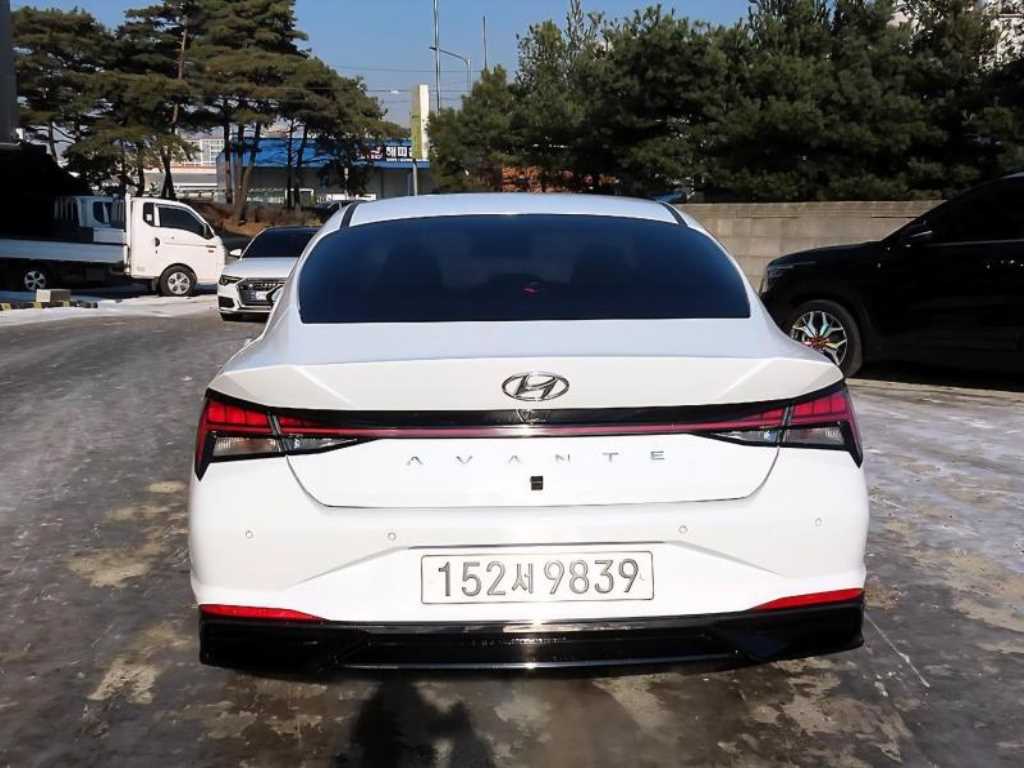 HYUNDAI Avante - Vista 4