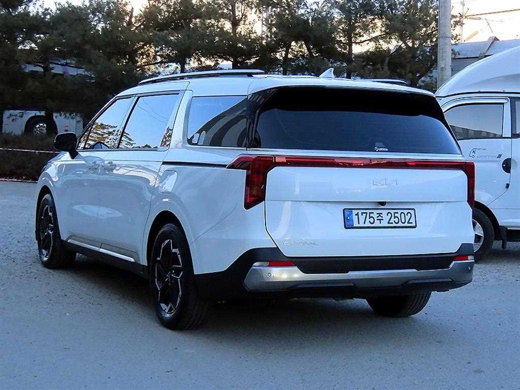 KIA Carnival - Vista 3