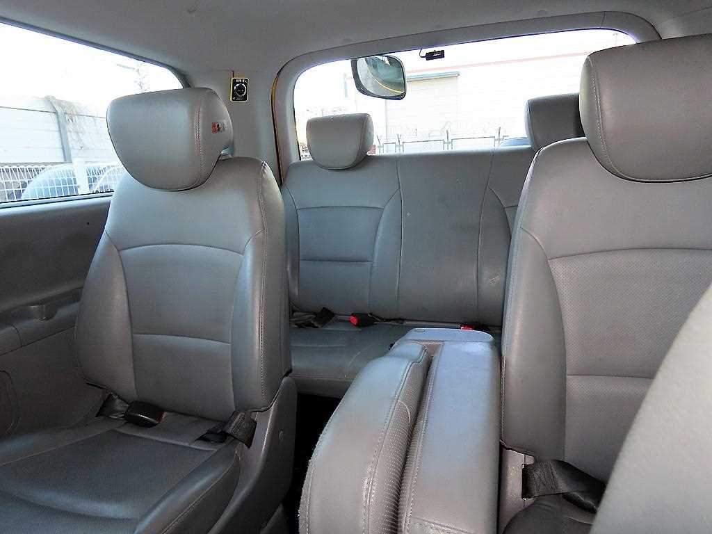 HYUNDAI Starex - Vista 7