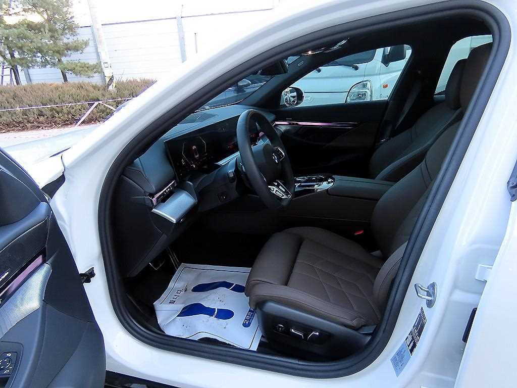 BMW 5 Series - Vista 5