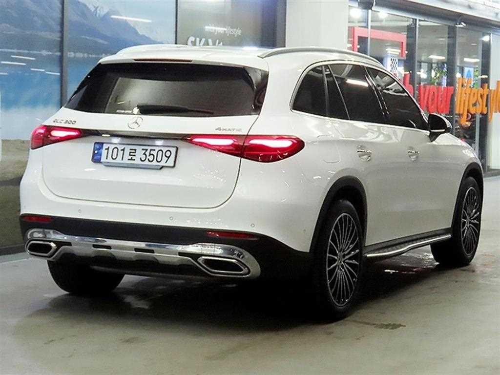 Mercedes Benz GLC Class - Vista 4