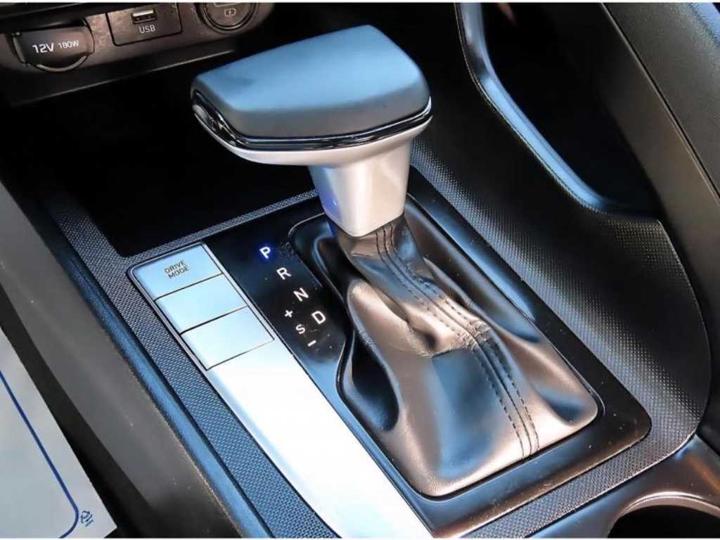 HYUNDAI Avante - Vista 9