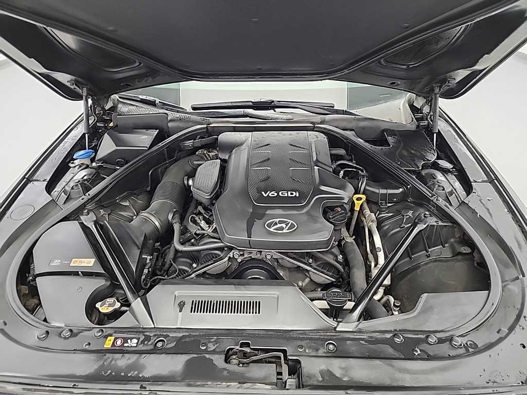 HYUNDAI Genesis - Vista 5