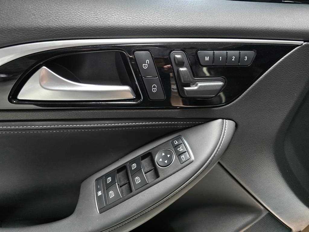 Infiniti Q - Vista 8