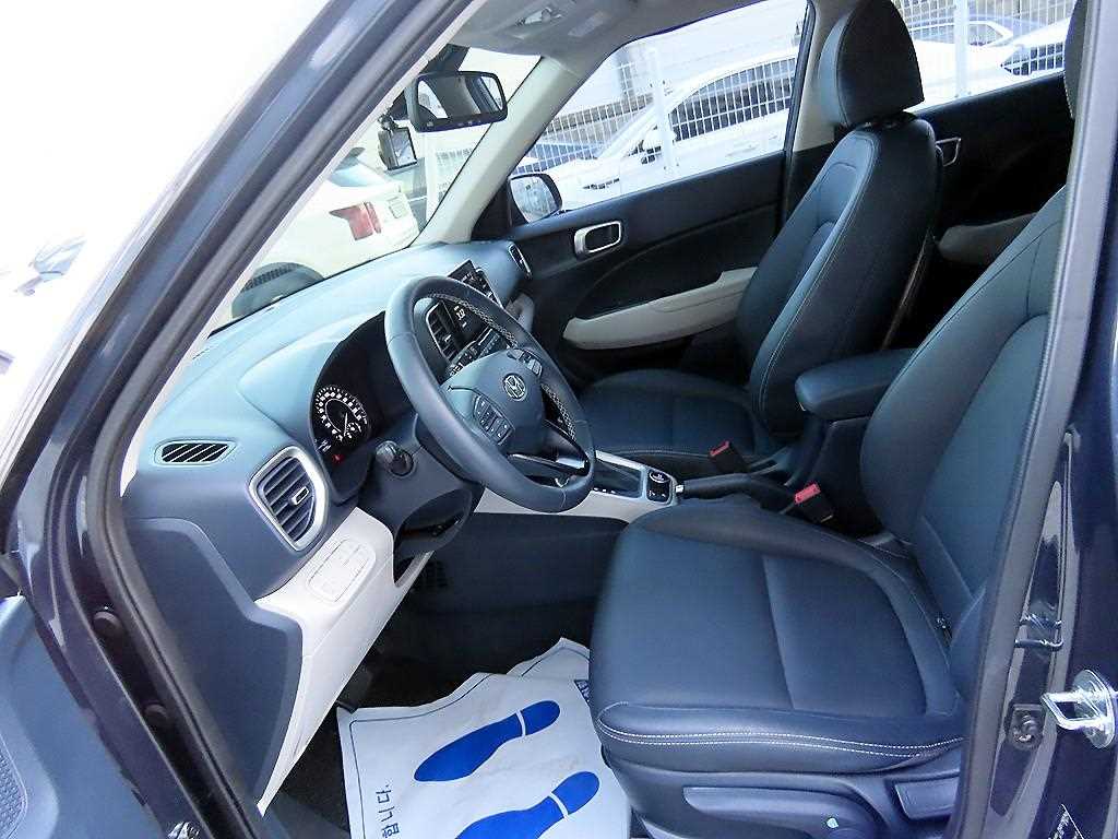 HYUNDAI Venue - Vista 5