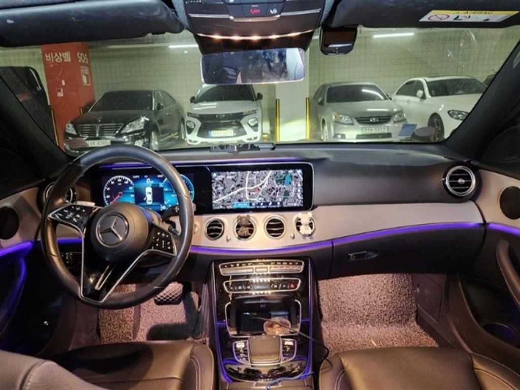 Mercedes Benz E class - Vista 3