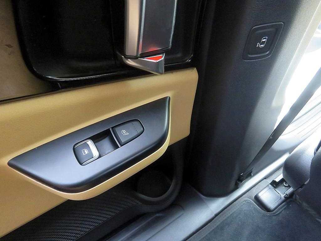 KIA Carnival - Vista 10