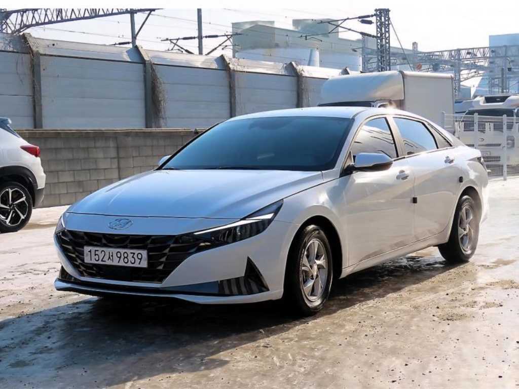 HYUNDAI Avante - Vista 2