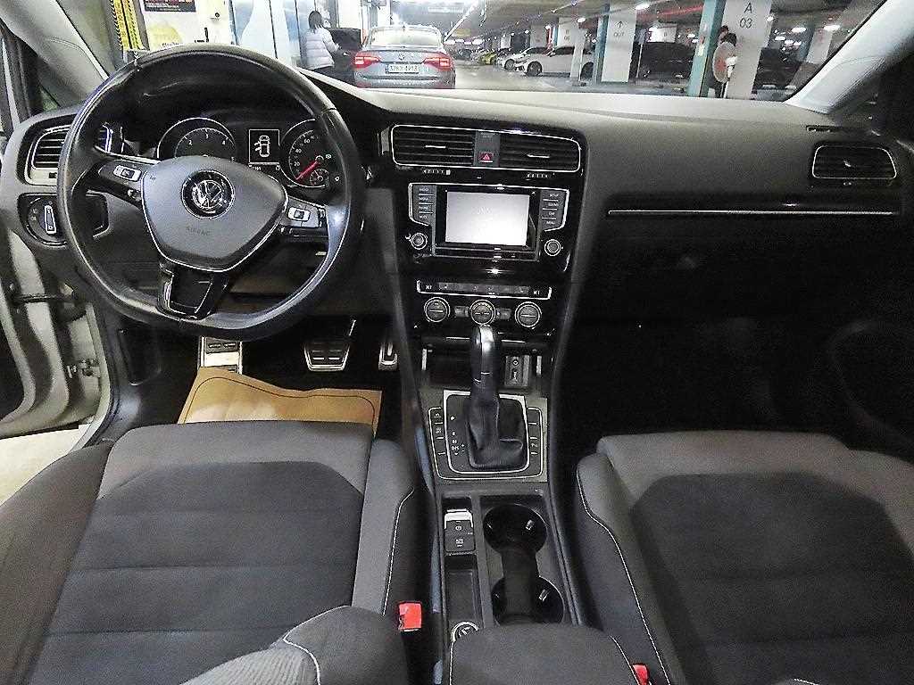 Volkswagen Golf - Vista 10