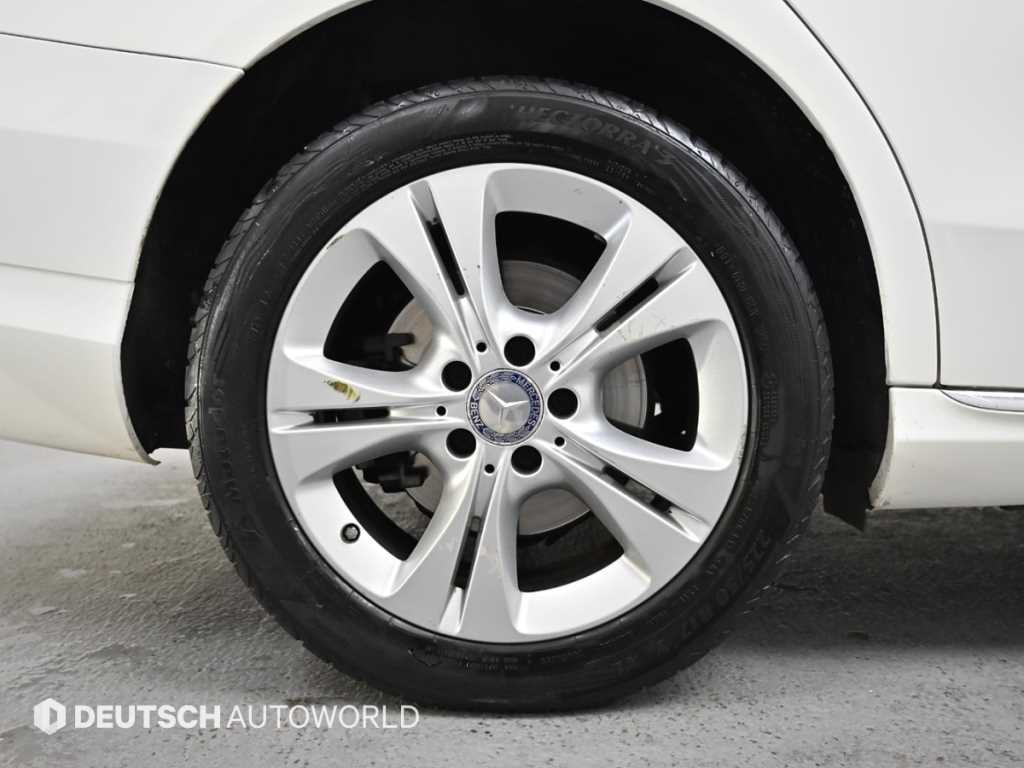 Mercedes Benz C Class - Vista 5