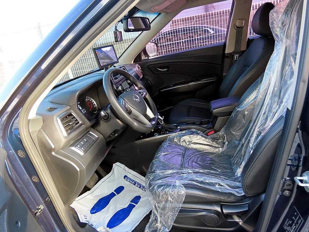 Ssangyong Tivoli - Vista 5