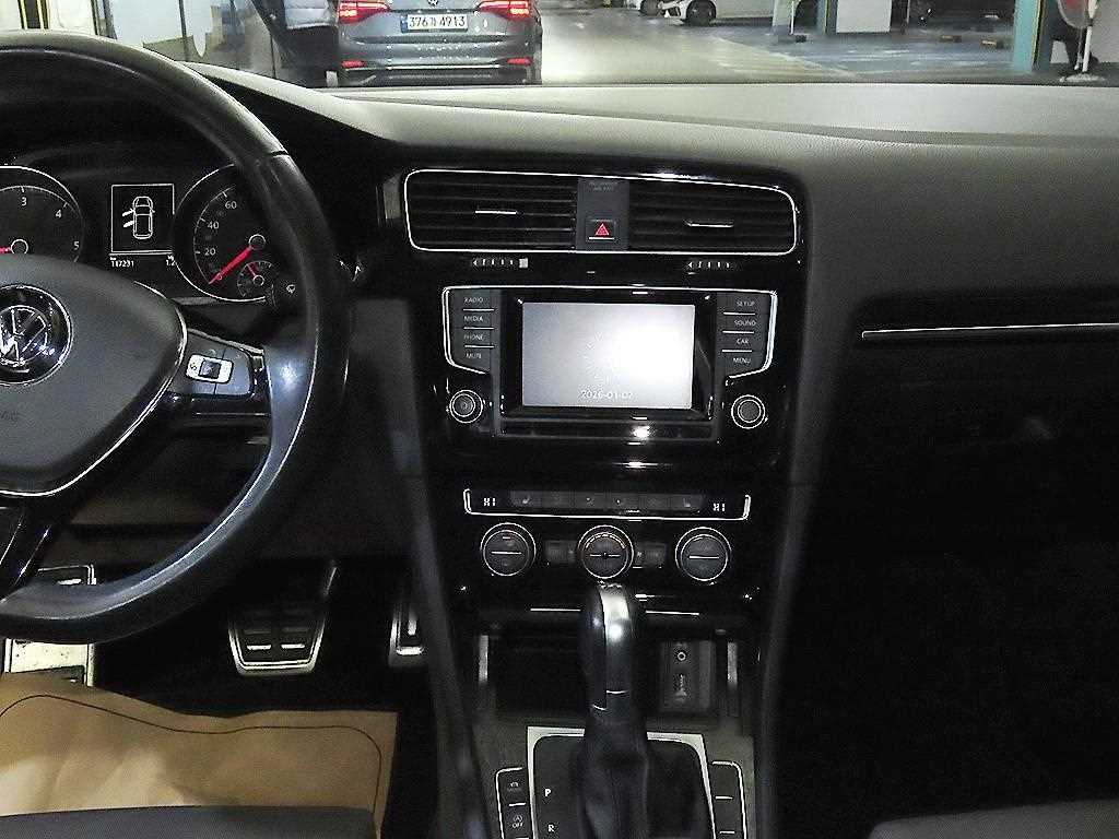 Volkswagen Golf - Vista 11